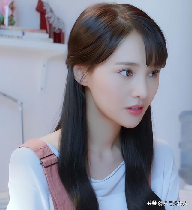 35岁郑爽近照曝光！形象管理失败	，彻底成了素人，在美日子舒坦了