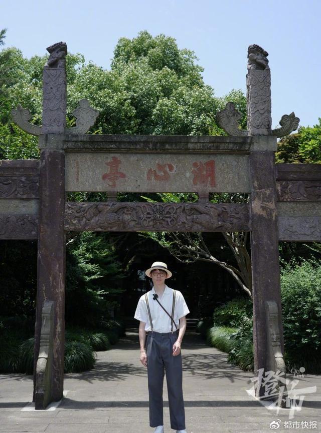 一百年前有人披星戴月实地步行，精心编写了西湖游览袖珍手册