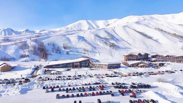 新疆冬日仙境:在人类滑雪起源地解锁粉雪、民俗与美食的终极狂欢