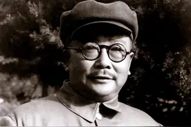 1937年李克农外出，一老头扔下纸团，李大惊：快通知白崇禧有危险图片