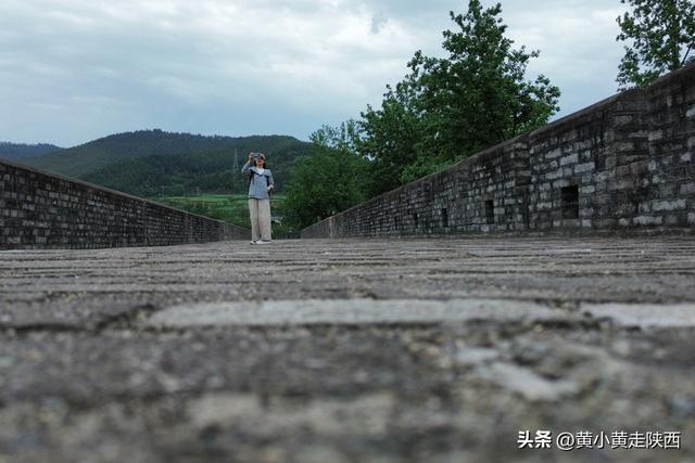 陕西汉中盆地的尽头，竟是一个活着的千年古关！山河环绕超霸气