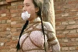 捆绑露大胸，徒手炸坦克，这些侮辱观众的操作，简直不堪入目图片