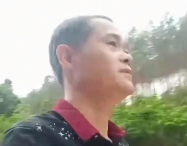 广西两兄弟51岁42岁仍是光棍，住毛坯房！姐姐回家后当场崩溃痛哭