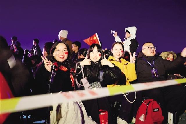 烈焰破长空 梦想向星辰——神舟二十一号发射观礼侧记