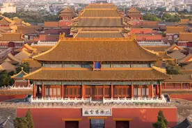 故宫回应“游客租轮椅不排队”图片