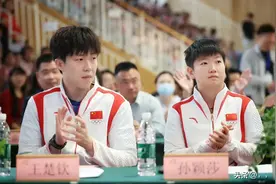 莎莎一个眼神王楚钦秒懂！与莎莎一起参加活动大头终于笑了！图片