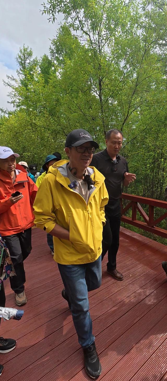 俞敏洪直播探秘“东方小瑞士”和千万网友云端感受阿尔山的美
