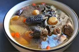 乌鸡汤怎么炖最有营养？滋阴益肝，补气血还不上火！快学起来吧图片