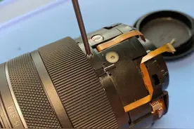 4500元的佳能 RF85mm F2值得买吗？拆开后看看图片