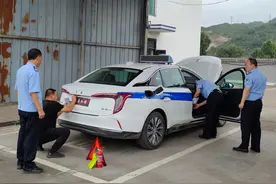 古交市公安局交警大队车管所开通“绿色通道”助力出租车更新上户图片