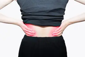 从腰痛到腿痛，为何腰椎间盘突出症越来越严重？医生点明关键图片