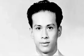 2007年庄世平去世，董建华、李嘉诚亲自扶灵，上百人追随灵车送葬图片