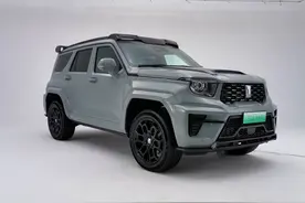 国产越野巨无霸来了！坦克700车宽2.1米，车高近2米，99%高强度钢图片