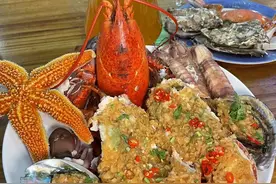 90后小伙周末盲盒式出行 一年探访52座城市治愈上百万网友图片