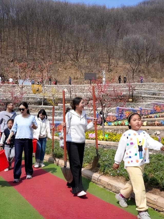 种下希望品味乡野 梨花漫旅・2026首届梨花艺术季植树活动启幕