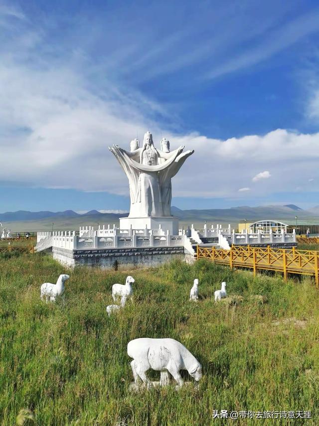 新疆巴音布鲁克草原的湿地风光