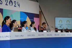 美国乒乓球队三位华裔女运动员亮相图片