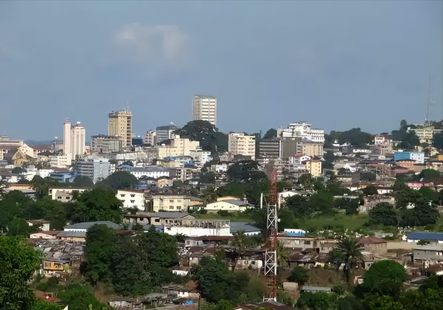 护林员徒手抗砍刀，非法建筑占公园，塞拉利昂生态旅游梦碎了？