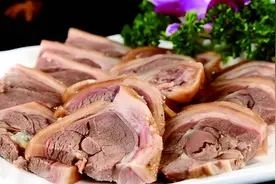 千年禁忌之谜：狗肉为何上不了正席？真相竟藏着一桩血腥惨案！图片