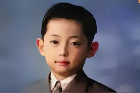 民国儿童老照片：有钱人锦衣玉食，穷人家玩泥巴，外出逃荒最可怜图片