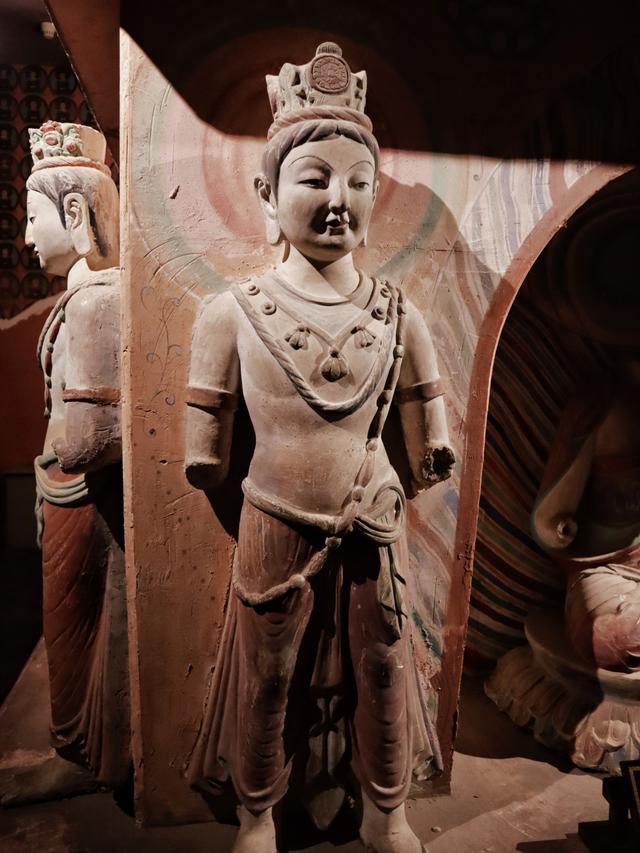 西夏皇家寺庙，35米绝美卧佛，国内仅存900年保留完好