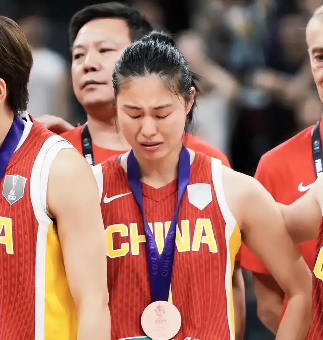 国家出手！宫鲁鸣打压球员真相大白，幕后黑手被揪，王思雨太无辜