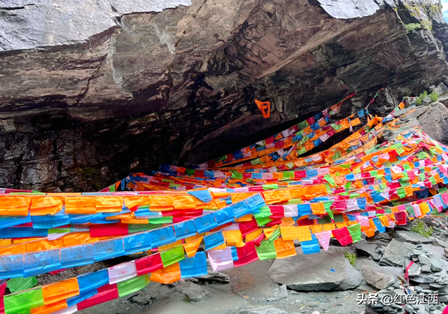 在稻城亚丁，我把灵魂落在了秋日草甸上