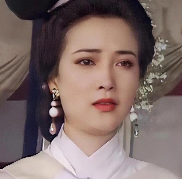 告别仪式当天，何晴生前担心的事还是发生，许亚军的话有人信了