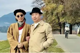 曲婉婷和父亲现身国外街头，之前她说母亲是英雄图片