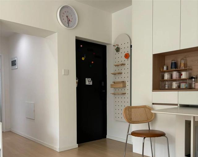 北京姑娘38㎡蜗居客厅火了，因“阳台改成卧室”走红，太有想法了