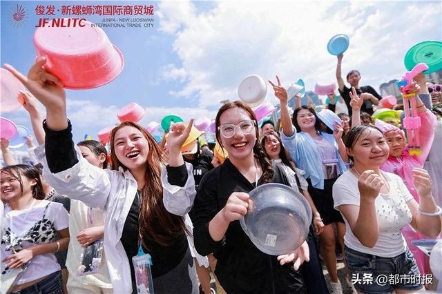 水花与火花共舞！新螺蛳湾泼水节开启“白天+黑夜”狂欢模式