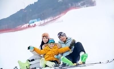 南方女孩追雪花六千买雪服，住五星套房泡温泉，北方大哥笑而不语