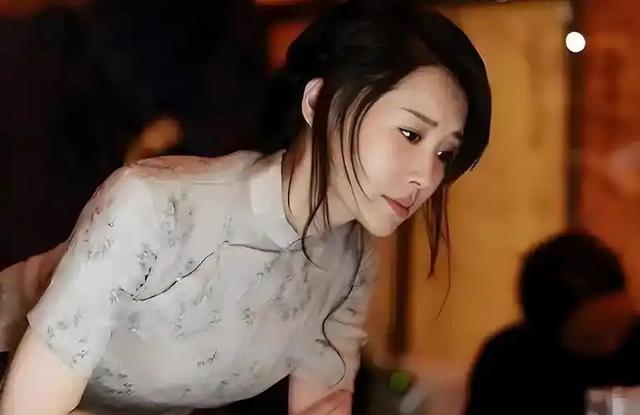 她一生 “风流成性、老少通吃”，撩汉无数，现如今56岁却依旧单身