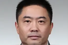 顾建忠任上海银行党委书记（附简历）图片