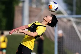 独家专访“跳级生”胡荷韬：接到国足征召电话立刻下车等确认，今年只给自己打及格图片