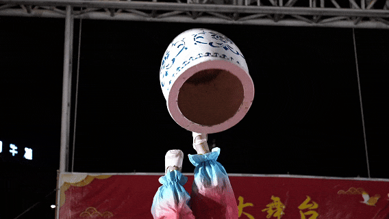 惊艳杂技、萌宠绝活！镇巴马戏表演精彩上演