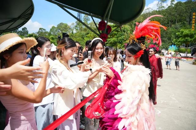 心动了无数次！男神@故里 领衔花美男舞动观音山，浪漫指数爆棚