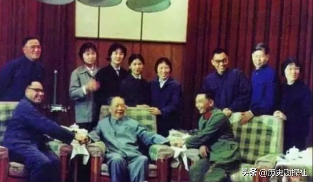 毛主席的机要秘书谢静宜有多美？长相清纯可爱，当过北京市委书记