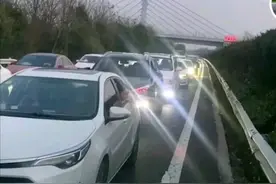 抓狂，江苏高速快堵成麻花，江阴大桥成拥堵王，是江苏承担了所有图片