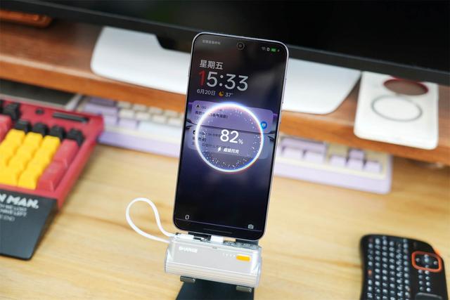 140W 狂飙输出！闪极点阵屏充电器开启充电新速度