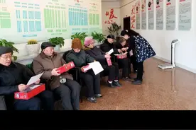 在山东省外地六十岁以上老人可以凭身份证免费乘坐公交车图片