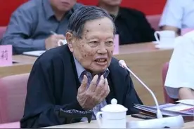 若牛顿的战力是100，爱因斯坦的战力是90，那杨振宁大概是多少？图片