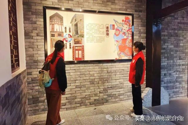 最美水杉林里志愿红