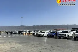 客流创下新高、车流川流不息、物流运输繁忙 “流动的乌鲁木齐”彰显满满活力图片