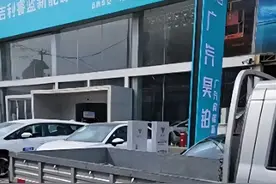 记者实探济南哪吒汽车：门店接连关闭，仅剩一家售卖库存车型图片