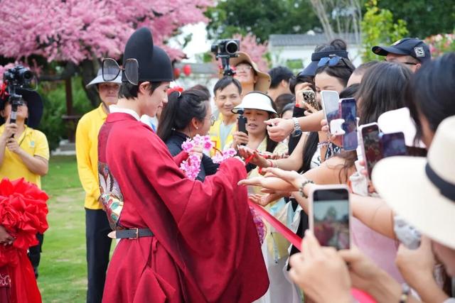 第六届观音山姻缘节能玩能互动，牵红线、抢绣球，游客直呼太上头