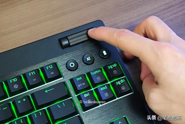 轻薄矮轴，指尖狂飙：雷蛇黑寡妇蜘蛛V4矮轴竞技极速版体验