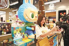 新潮玩、机器狗、养生水……为何让人买买买“停不下来”图片