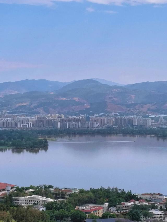 比大理浪漫！比昆明更近！高铁直达阳光小城，2万株蓝花楹美疯！观海登山，美食吃到爽！