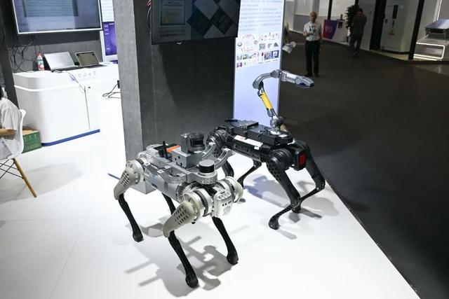智能科考船、AI手语大模型…同济19项“黑科技”，集体亮相！